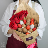 Букет Клубничный S с 3 розами