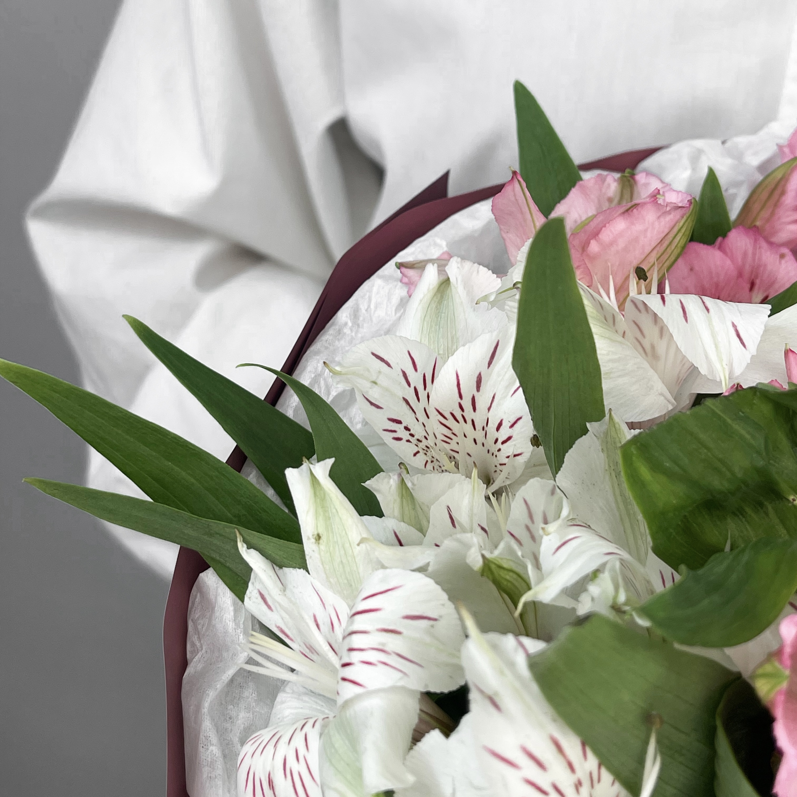 Букет Комбо-набор клубника и цветы "Код: Розовый"