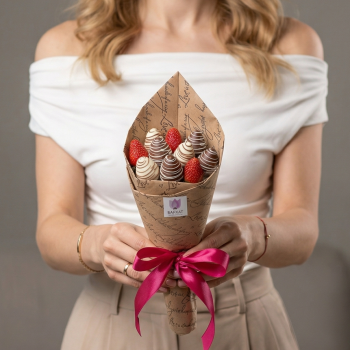 Букет Клубничный букет в крафте