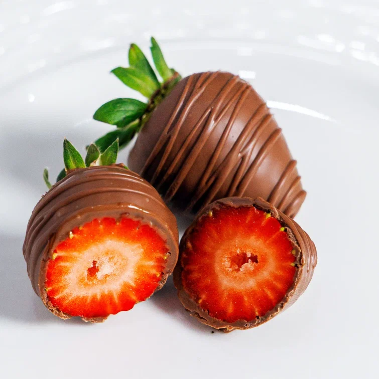 Букет Чернослив и клубника в шоколаде ПП десерт