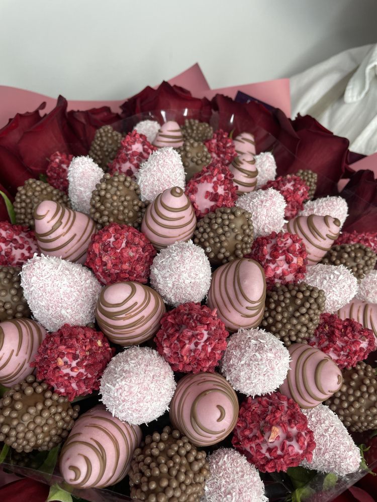 Букет Малиновый закат с розами