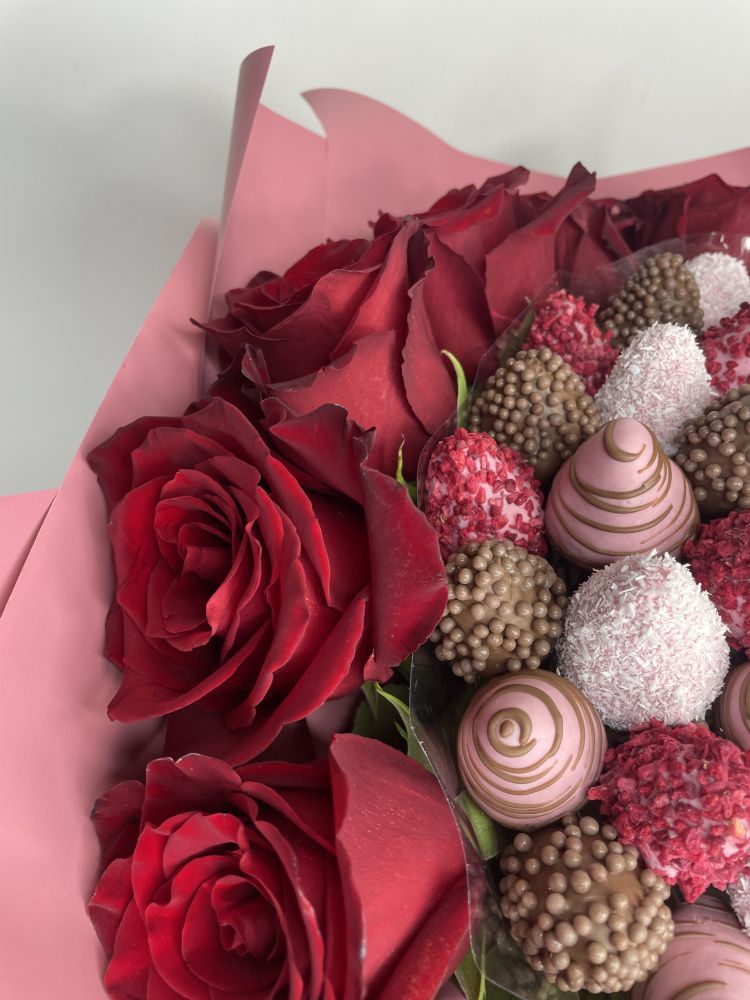 Букет Малиновый закат с розами